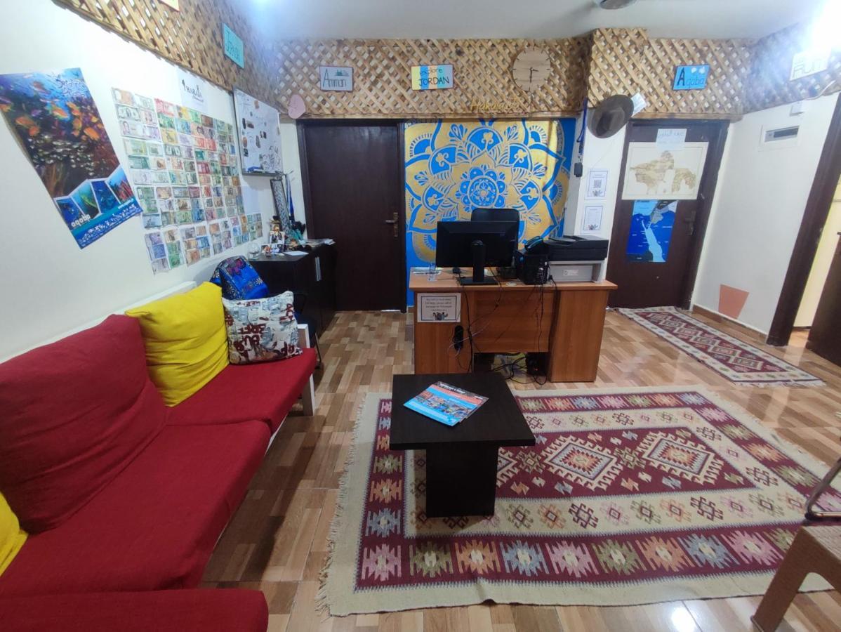Hakaia Community Hostel Акаба Екстериор снимка