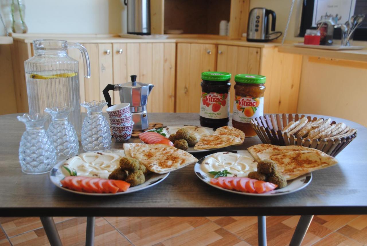 Hakaia Community Hostel Акаба Екстериор снимка