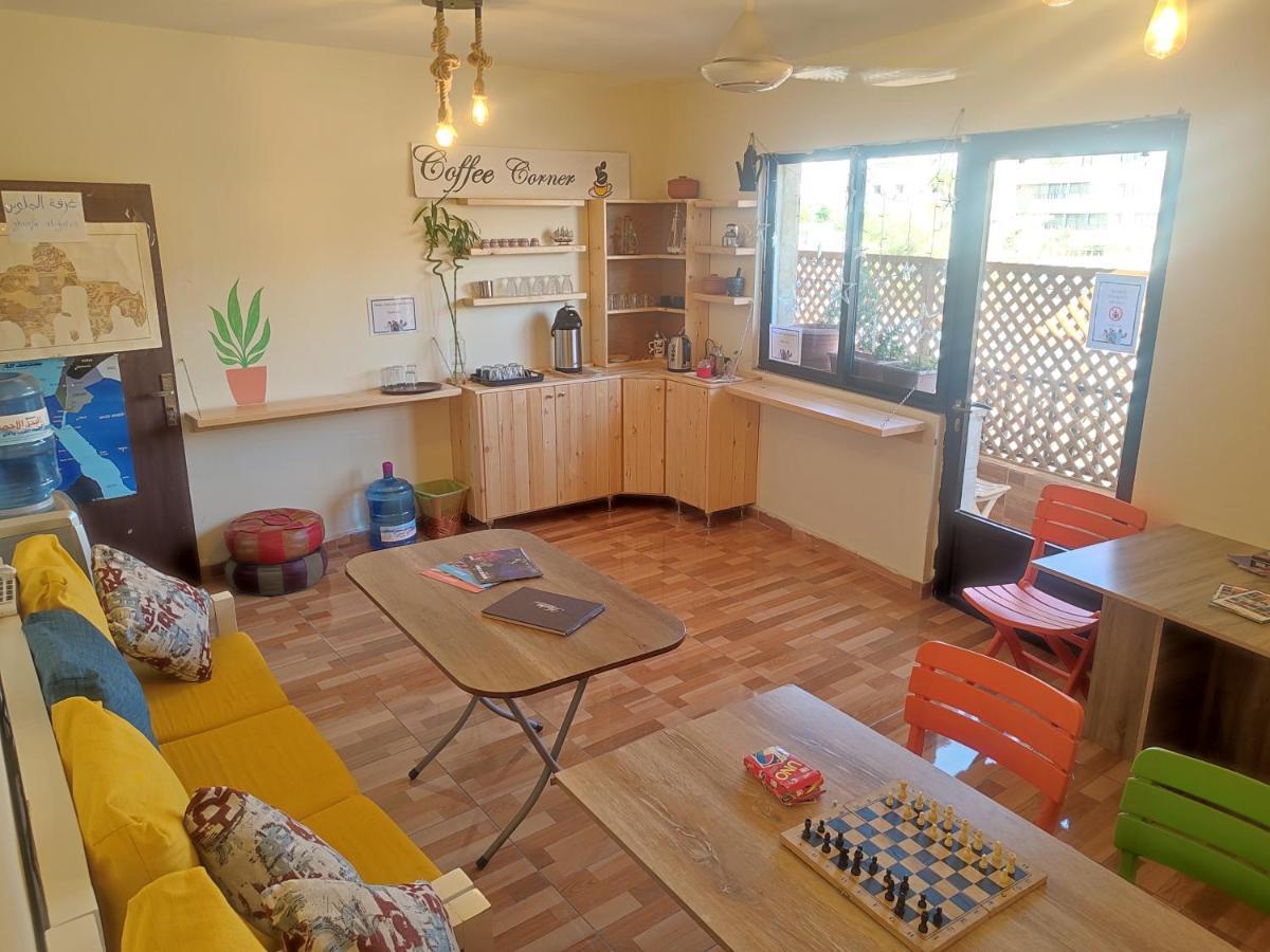 Hakaia Community Hostel Акаба Екстериор снимка