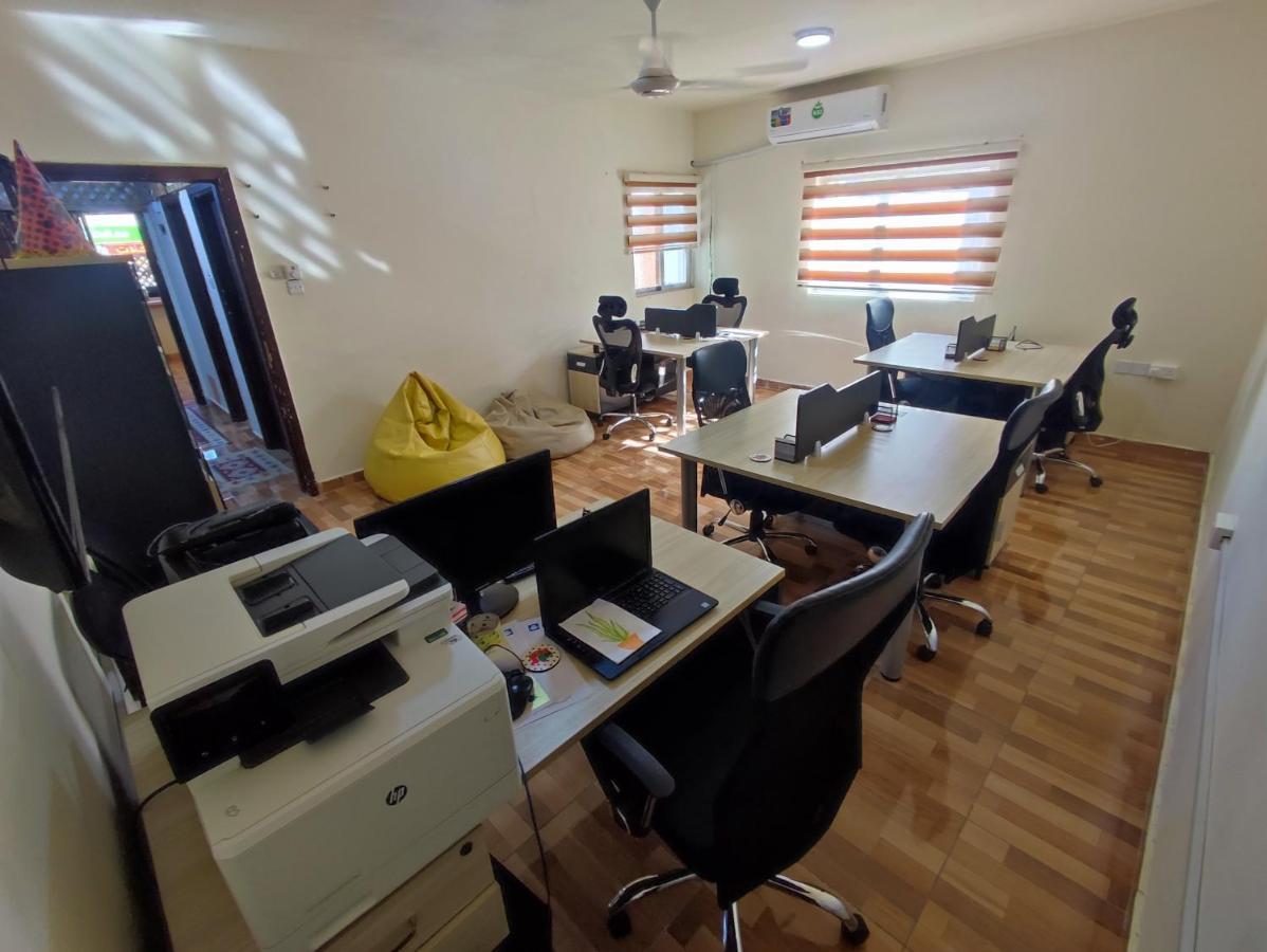 Hakaia Community Hostel Акаба Екстериор снимка