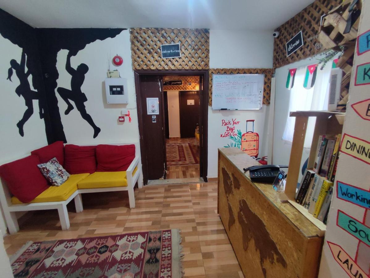 Hakaia Community Hostel Акаба Екстериор снимка