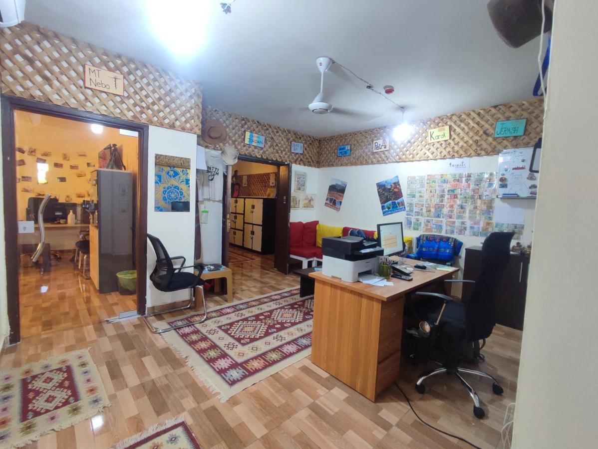 Hakaia Community Hostel Акаба Екстериор снимка