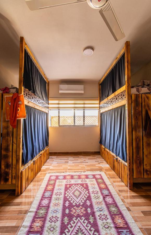 Hakaia Community Hostel Акаба Екстериор снимка