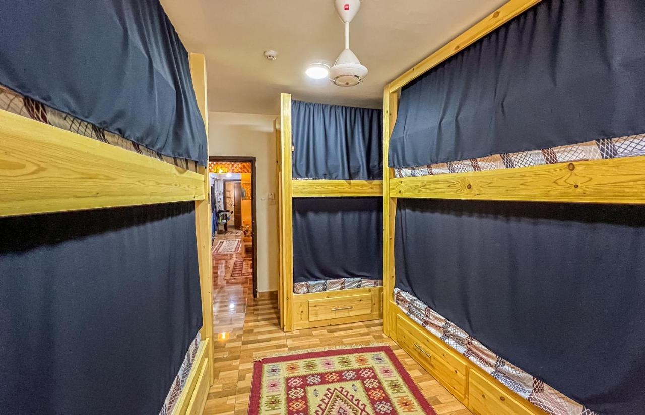 Hakaia Community Hostel Акаба Екстериор снимка