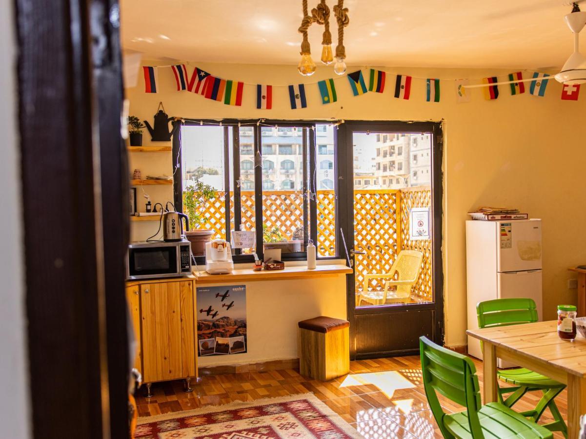 Hakaia Community Hostel Акаба Екстериор снимка