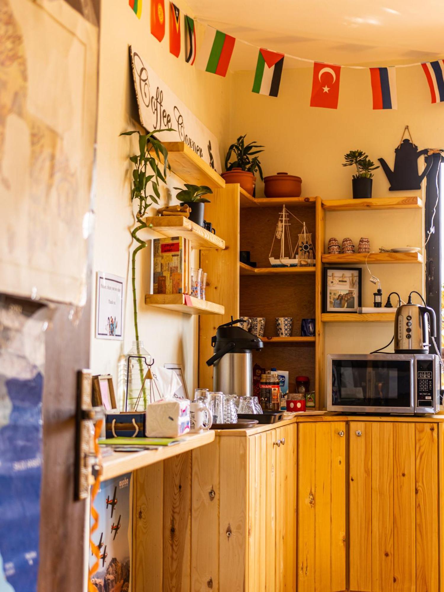 Hakaia Community Hostel Акаба Екстериор снимка