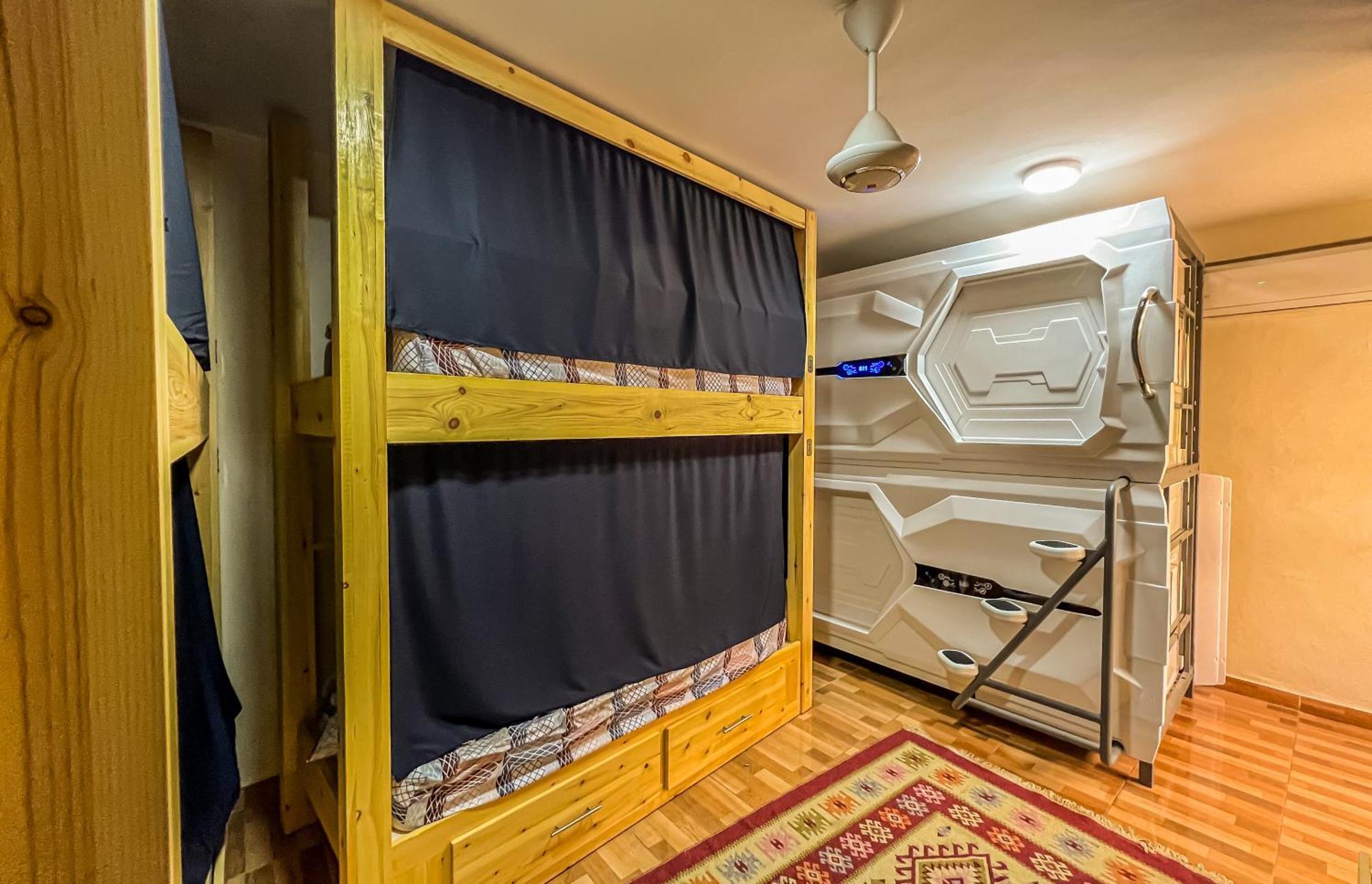 Hakaia Community Hostel Акаба Стая снимка