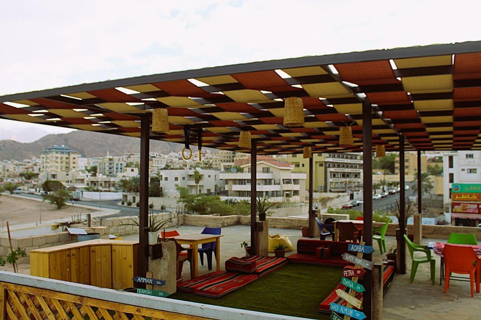 Hakaia Community Hostel Акаба Екстериор снимка